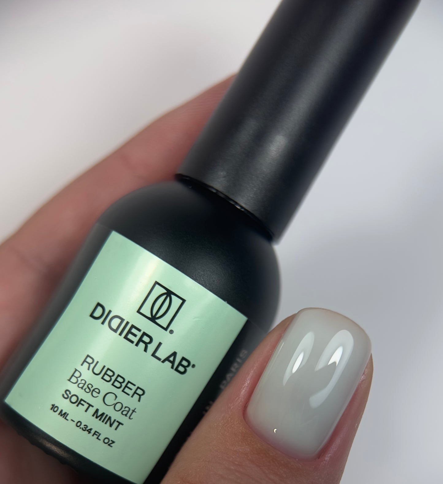 Rubber base coat, soft mint, 10ml