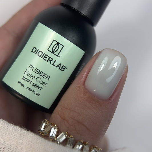 Rubber base coat, soft mint, 10ml